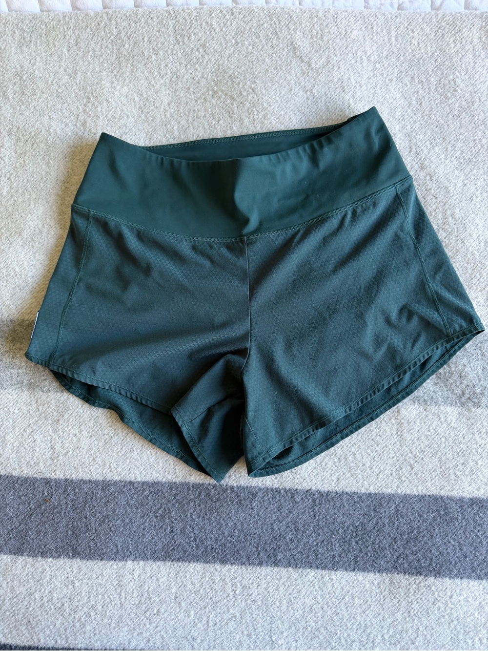 Oiselle High Rise Roga 4” Shorts in juniper size 8